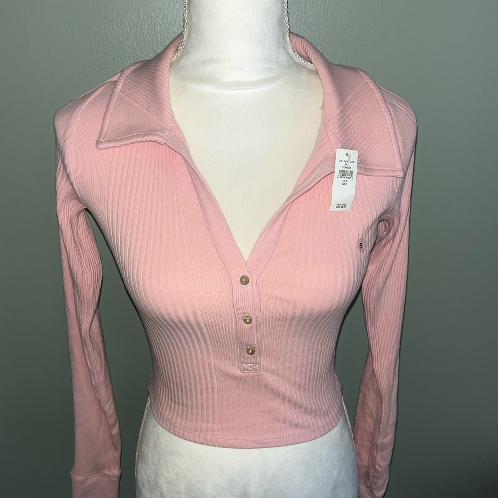 Fitted pink v neck collar shirt buttons size small aerie
